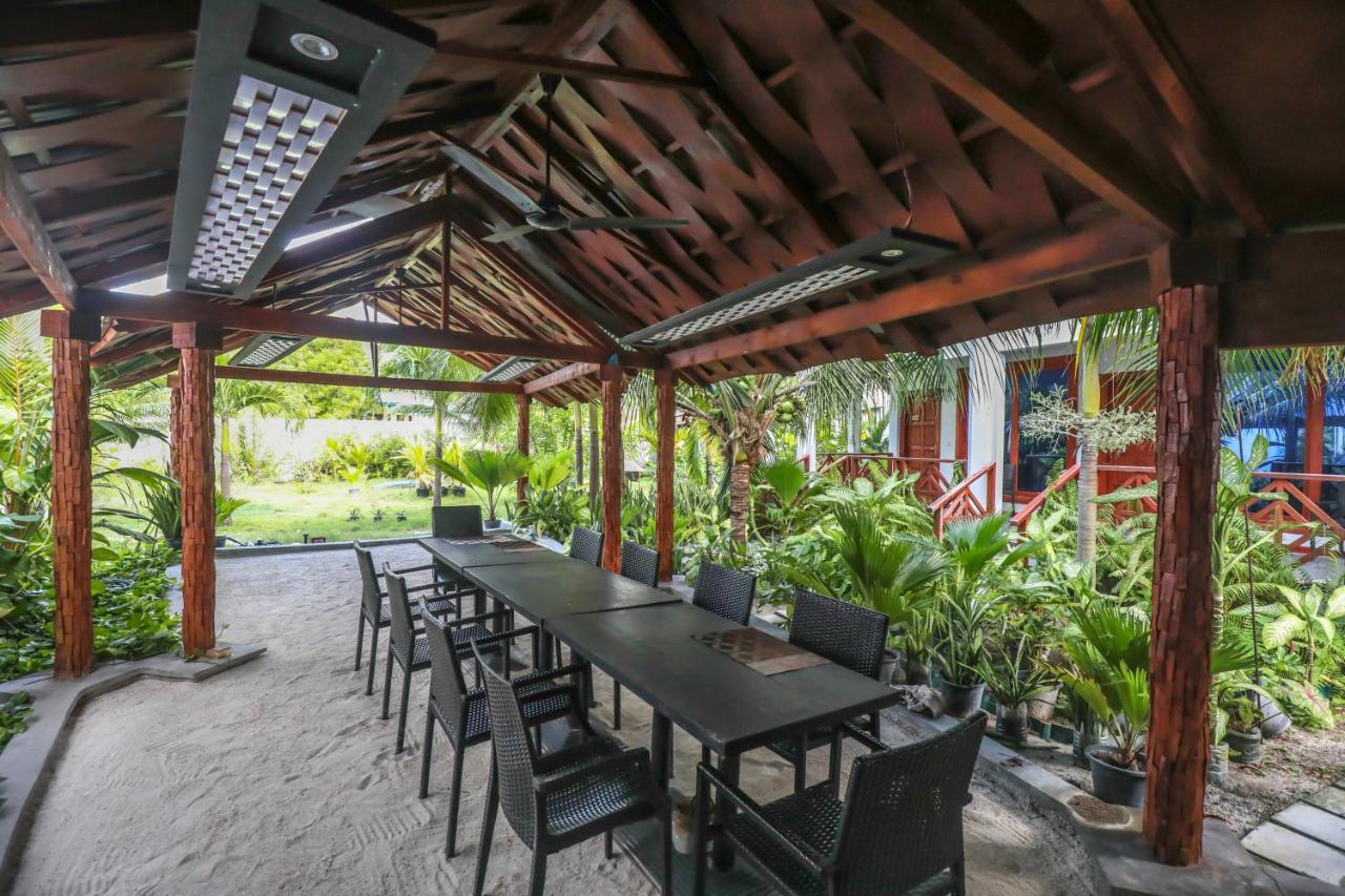 Hotel Aqua Blu Thoddoo Extérieur photo